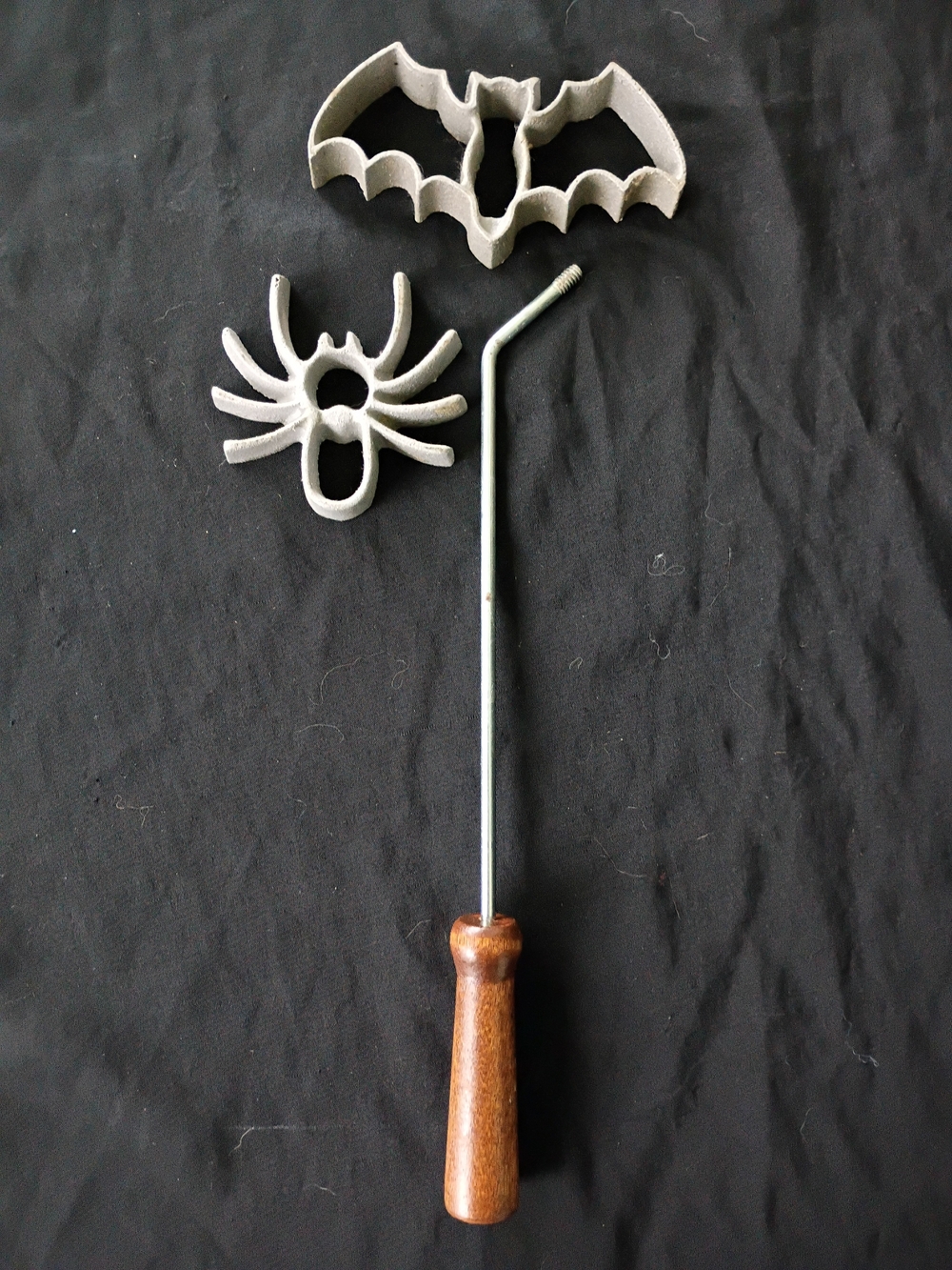 Vtg Halloween Rosette Mold Sets with Handle Spider And Bat